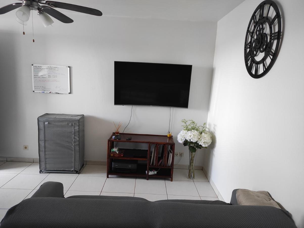 Charmant Appt Proche De Toutes Commodites La Possession Exterior foto